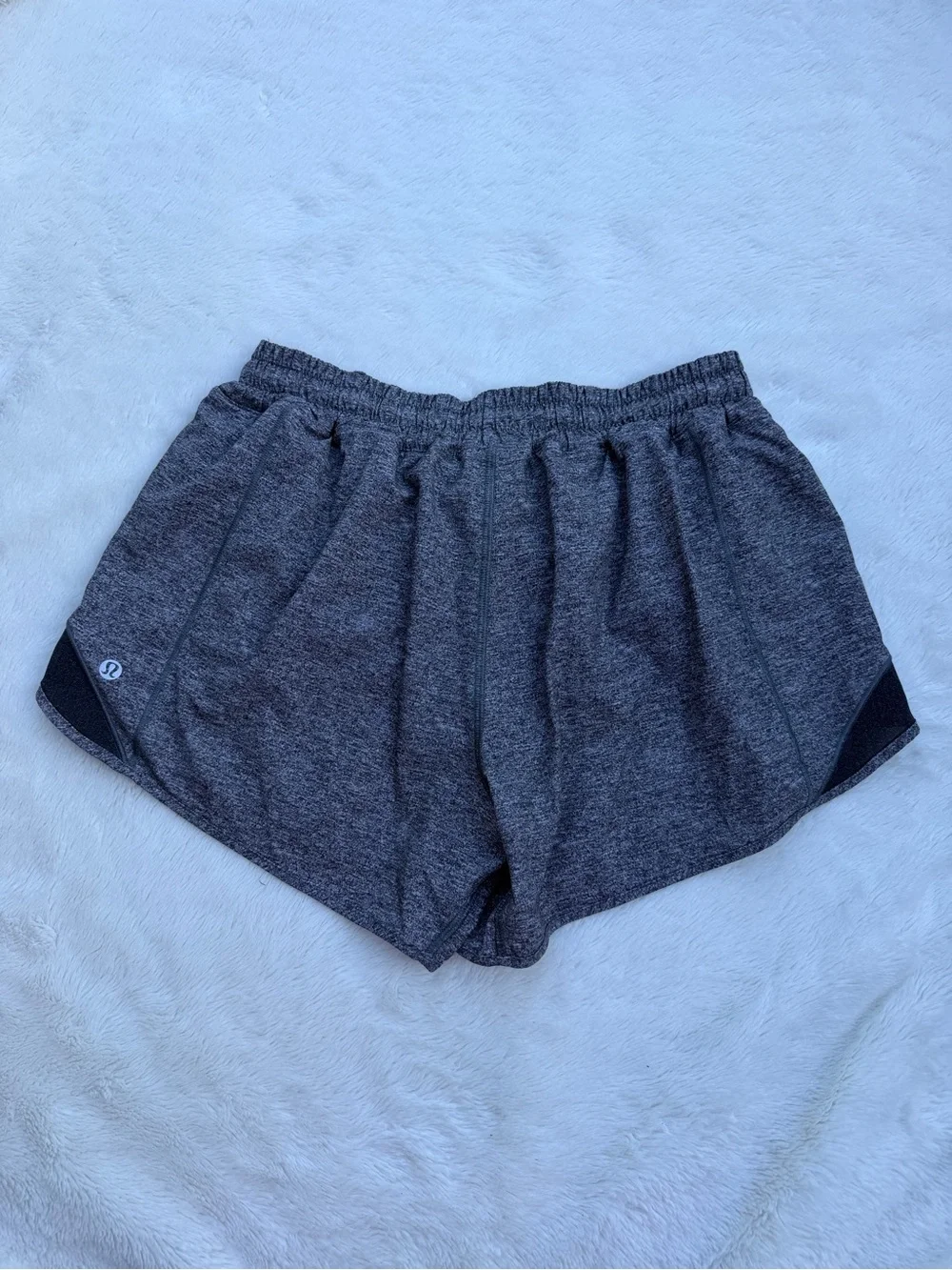lululemon athletica hotty hot II long 4”Women's Heathered black Athletic Shorts - Picture 3 of 6